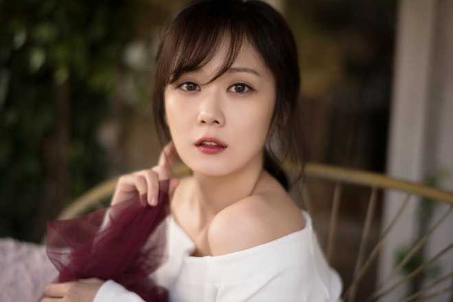 "Thánh hack tuổi" Jang Na Ra gây sốt với ảnh mặt mộc U40, trẻ trung ăn đứt cả bộ 3 Kim Tae Hee, Son Ye Jin và Song Hye Kyo - Ảnh 6. "Thánh hack tuổi" Jang Na Ra gây sốt với ảnh mặt mộc U40, trẻ trung ăn đứt cả bộ 3 Kim Tae Hee, Son Ye Jin và Song Hye Kyo - Ảnh 6.