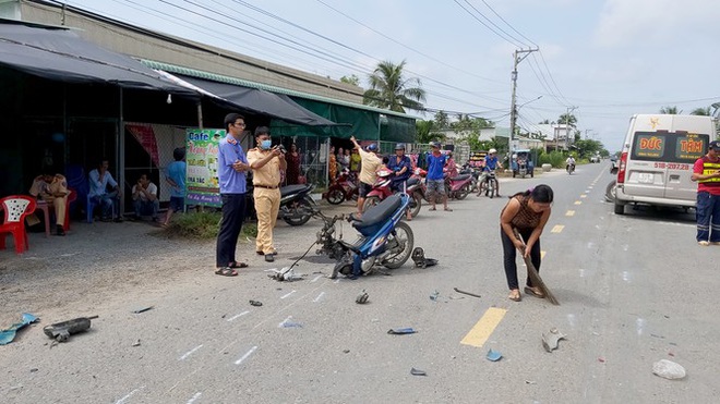 Xe máy vỡ nát, người lái tử vong sau cú đâm khủng khiếp - Ảnh 2.