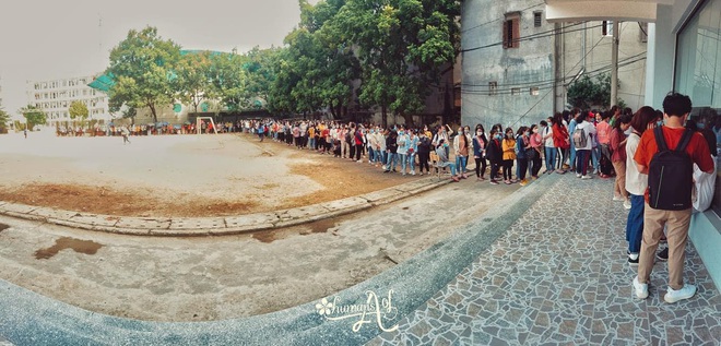 Trường ĐH ham học nhất Hà Nội: Sinh viên xếp hàng dài chờ đến lượt mượn sách - Ảnh 5.