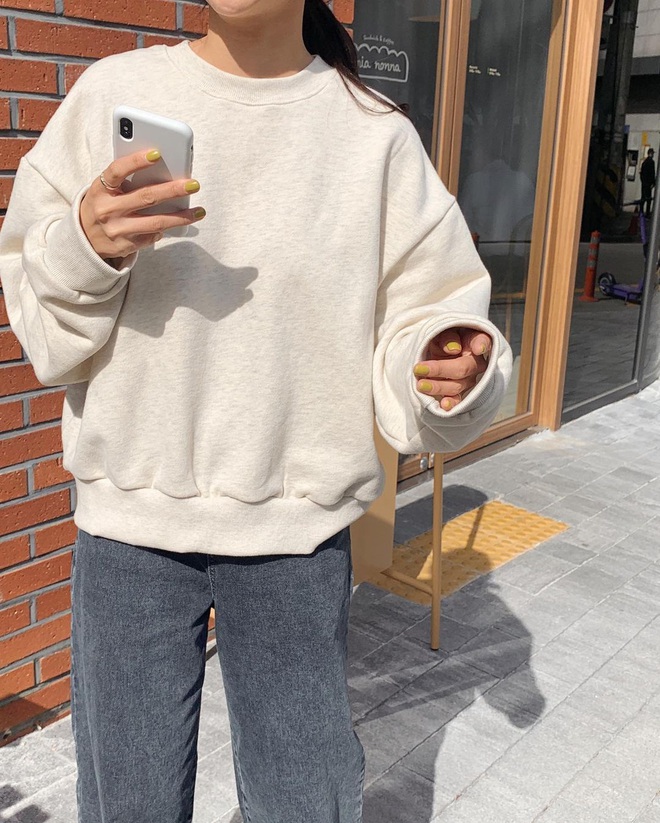 6 kiểu áo đáng sắm để mix cùng quần jeans, chị em diện mùa đông là có outfit trendy chuẩn chỉnh - Ảnh 6. 6 kiểu áo đáng sắm để mix cùng quần jeans, chị em diện mùa đông là có outfit trendy chuẩn chỉnh - Ảnh 6.