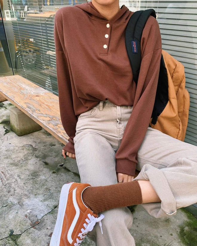 6 kiểu áo đáng sắm để mix cùng quần jeans, chị em diện mùa đông là có outfit trendy chuẩn chỉnh - Ảnh 6. 6 kiểu áo đáng sắm để mix cùng quần jeans, chị em diện mùa đông là có outfit trendy chuẩn chỉnh - Ảnh 6.