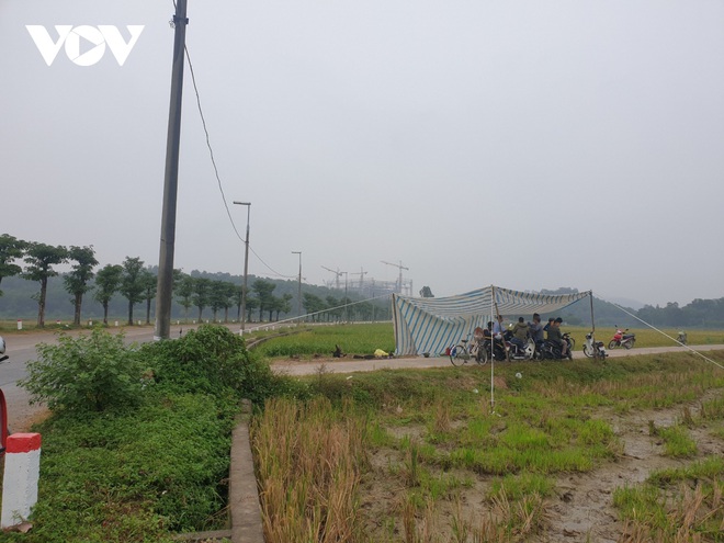 Thông xe chở rác khu xử lý Nam Sơn trong sự đồng thuận chưa cao của người dân - Ảnh 5.