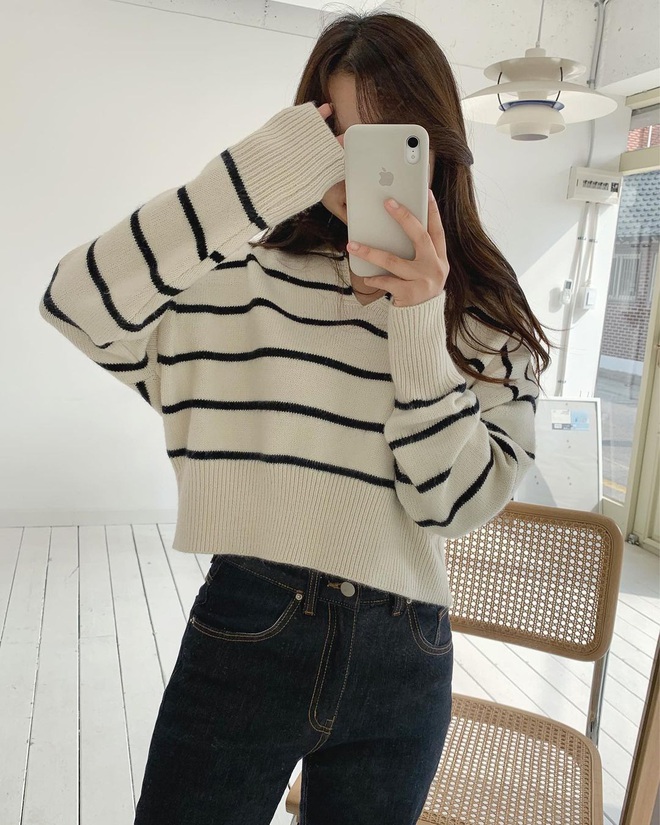 6 kiểu áo đáng sắm để mix cùng quần jeans, chị em diện mùa đông là có outfit trendy chuẩn chỉnh - Ảnh 2. 6 kiểu áo đáng sắm để mix cùng quần jeans, chị em diện mùa đông là có outfit trendy chuẩn chỉnh - Ảnh 2.