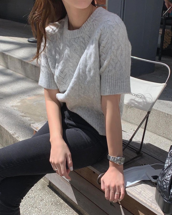 6 kiểu áo đáng sắm để mix cùng quần jeans, chị em diện mùa đông là có outfit trendy chuẩn chỉnh - Ảnh 3. 6 kiểu áo đáng sắm để mix cùng quần jeans, chị em diện mùa đông là có outfit trendy chuẩn chỉnh - Ảnh 3.