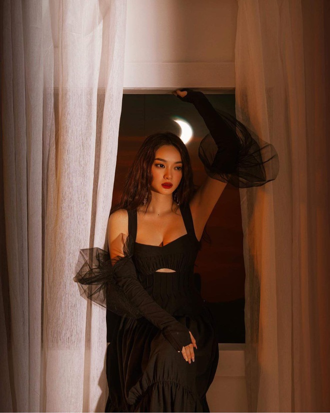 Kaity Nguyễn tung bộ ảnh Halloween chuẩn style Tiệc Trăng Máu, dân tình dán mắt vào vòng 1 khủng nóng hừng hực của cô nàng - Ảnh 2.