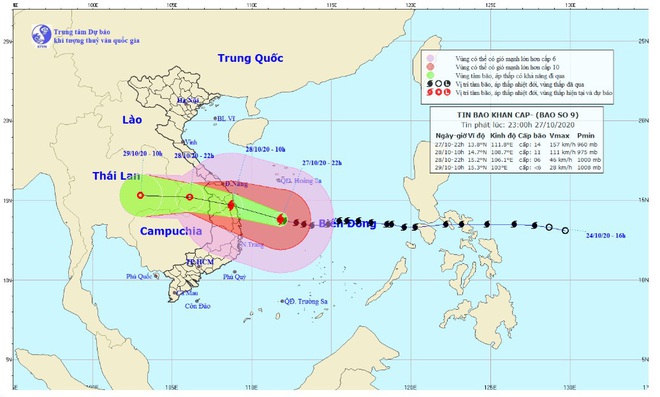 Bão số 9 đang tiến sát đất liền: Gió rít liên hồi, mưa to ở Lý Sơn, nhiều nhà dân bị tốc mái - Ảnh 1.