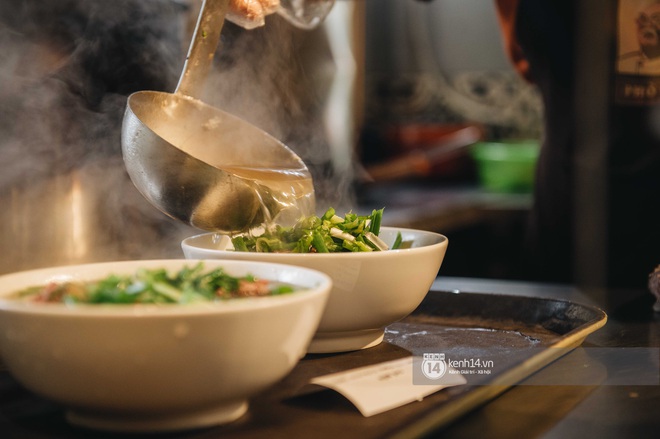 Sống ở Hà Nội nhưng vẫn có người tưởng phở Thìn Bờ Hồ và phở Thìn Lò Đúc là một, sự thật lại là 2 câu chuyện vô cùng đặc biệt - Ảnh 6. Sống ở Hà Nội nhưng vẫn có người tưởng phở Thìn Bờ Hồ và phở Thìn Lò Đúc là một, sự thật lại là 2 câu chuyện vô cùng đặc biệt - Ảnh 6.