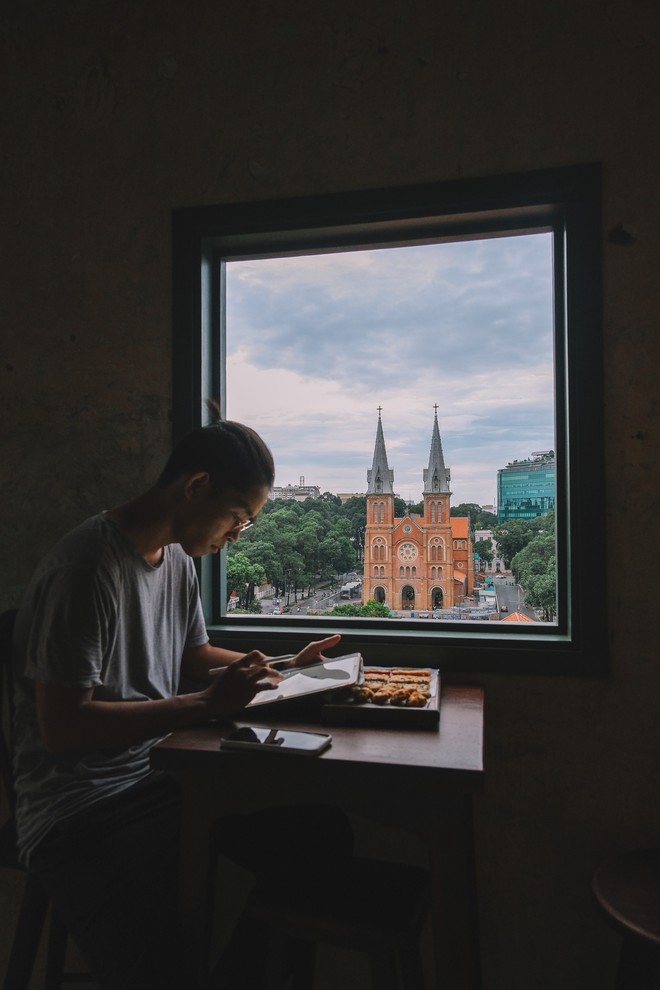 Sài Gòn xuất hiện quán cà phê có ô cửa sổ nhìn thẳng ra nhà thờ Đức Bà tuyệt đẹp, dự là sẽ “gây bão” ầm ầm cho xem! - Ảnh 6. Sài Gòn xuất hiện quán cà phê có ô cửa sổ nhìn thẳng ra nhà thờ Đức Bà tuyệt đẹp, dự là sẽ “gây bão” ầm ầm cho xem! - Ảnh 6.