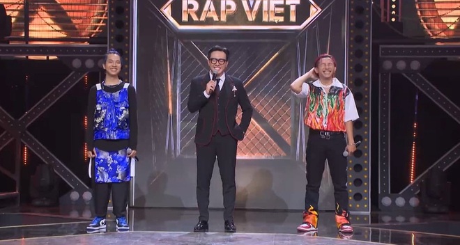 JustaTee v&agrave; Rhymastic cosplay th&agrave;nh... đức vua - ho&agrave;ng hậu để chọn chồng cho c&ocirc;ng ch&uacute;a Trấn Th&agrave;nh - Ảnh 1.