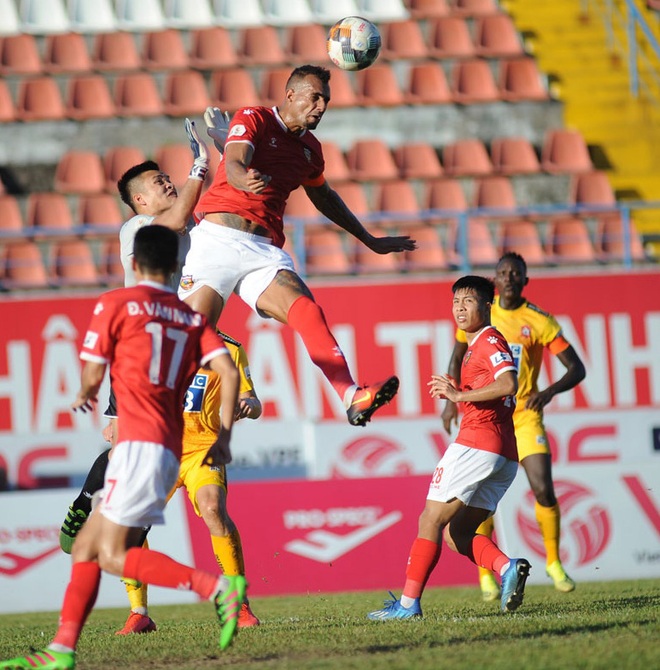 Đội hình tiêu biểu giai đoạn 1 V.League 2020: Công Phượng sát cánh bạn thân và đồng hương thầy Park - Ảnh 2.