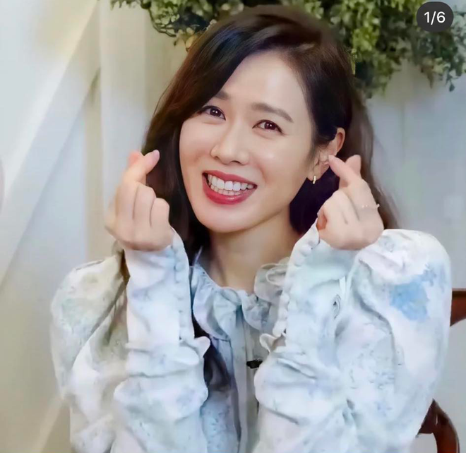 Sai ngay từ bước b&ocirc;i kem mắt th&igrave; c&ocirc;ng lao chống l&atilde;o h&oacute;a đổ s&ocirc;ng đổ bể hết th&ocirc;i c&aacute;c chị em ơi! - Ảnh 1.