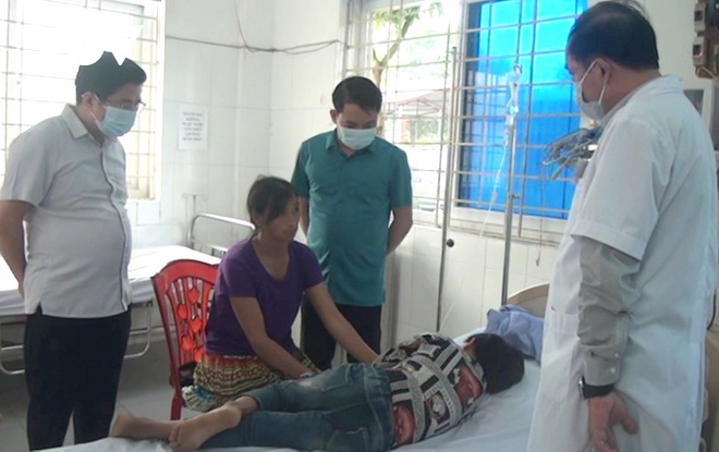 57 học sinh tỉnh Lào Cai nhập viện do ngộ độc thực phẩm - Ảnh 1.