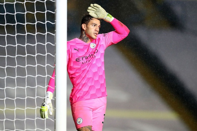 H&agrave;ng thủ tiếp tục mắc lỗi, &ocirc;ng lớn Man City h&ograve;a thất vọng trước t&acirc;n binh Leeds - Ảnh 7.