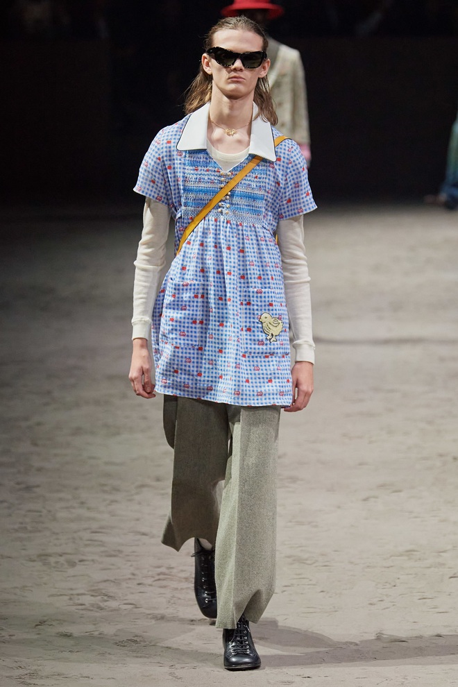 Thiết kế "đàn ông mặc váy" gây xôn xao thuở nào của Gucci đã lên kệ, và nó có giá 60 triệu VNĐ - Ảnh 7. Thiết kế "đàn ông mặc váy" gây xôn xao thuở nào của Gucci đã lên kệ, và nó có giá 60 triệu VNĐ - Ảnh 7.