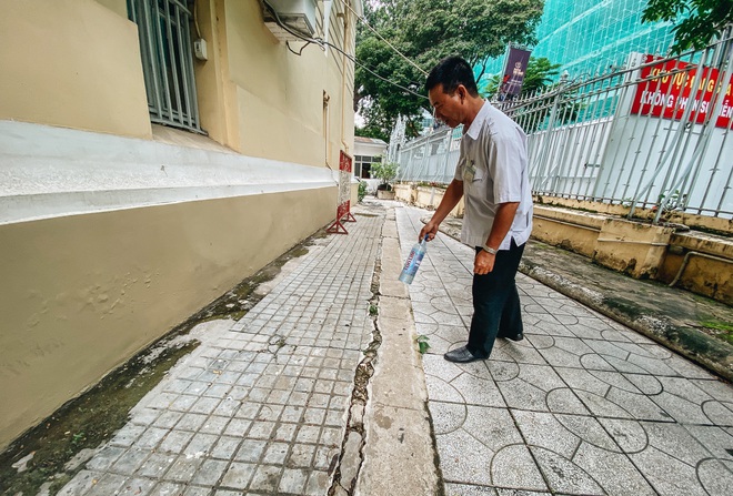 Bảo tàng Mỹ thuật 99 cửa ở trung tâm Sài Gòn bị sụt lún, nứt nghiêm trọng khiến du khách bất an - Ảnh 8.