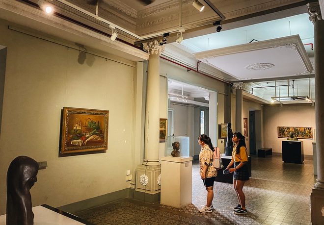 Bảo tàng Mỹ thuật 99 cửa ở trung tâm Sài Gòn bị sụt lún, nứt nghiêm trọng khiến du khách bất an - Ảnh 13.