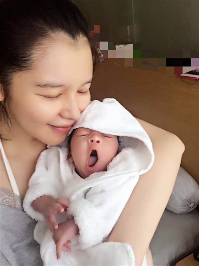 18 năm sau Cơn Lốc T&igrave;nh Y&ecirc;u, Từ Nhược Tuy&ecirc;n vẫn trẻ kh&oacute; tin: Khi chỉ c&oacute; 5 ph&uacute;t để dưỡng da, mẹ 1 con sẽ l&agrave;m g&igrave;? - Ảnh 3.
