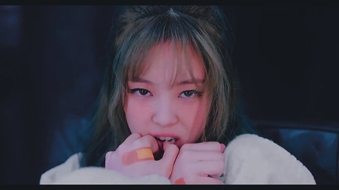 Cô y tá Jennie đã biến mất hoàn toàn, chỉ còn lại bệnh nhân si tình trong MV Lovesick Girls phiên bản đã chỉnh sửa - Ảnh 3.