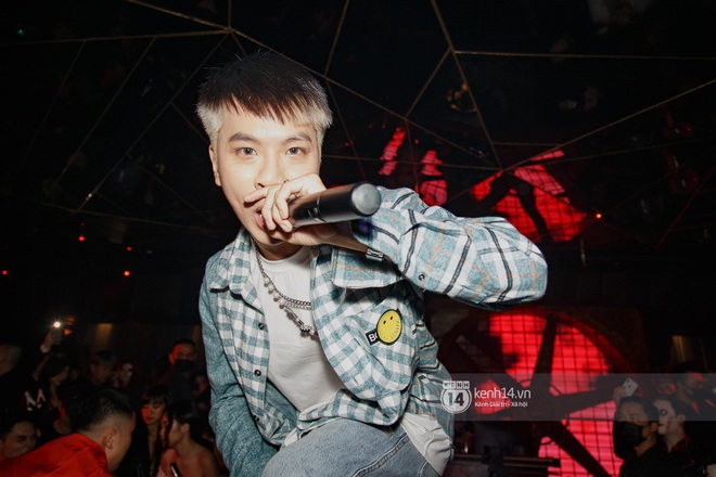 Ricky Star t&aacute;i đấu R.Tee cực căng trong đ&ecirc;m Halloween, lần đầu diễn live Con Nh&agrave; Người Ta v&agrave; đi đường quyền trực tiếp! - Ảnh 8.