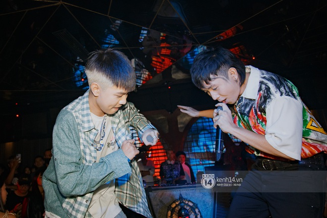 Ricky Star t&aacute;i đấu R.Tee cực căng trong đ&ecirc;m Halloween, lần đầu diễn live Con Nh&agrave; Người Ta v&agrave; đi đường quyền trực tiếp! - Ảnh 21.