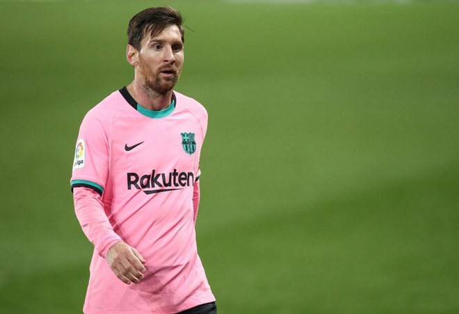 Hành động xấu xí của Messi với trọng tài, hình phạt sau đó gây tranh cãi gay gắt - Ảnh 2.