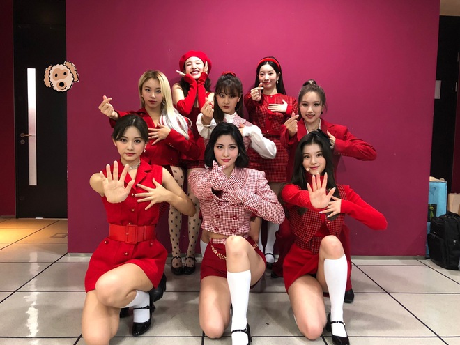 Fan cuối cùng cũng đợi được đến ngày để... khen stylist TWICE: Trang phục sang - xịn - mịn, nâng tầm visual gấp bội - Ảnh 6.