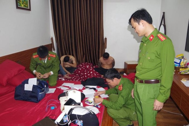 10 cô gái cùng hàng chục thanh niên thác loạn trong khách sạn - Ảnh 2.