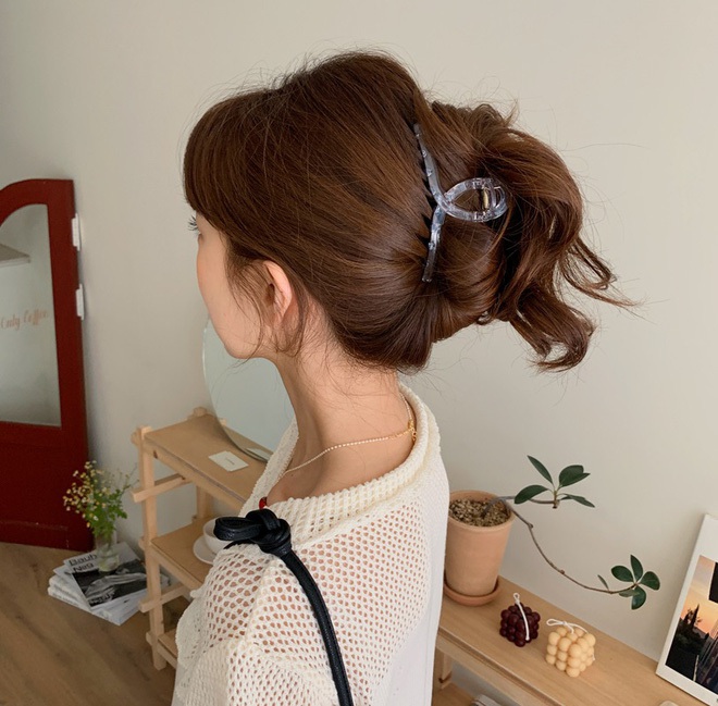 Có ít nhất 5 style giúp gái Hàn thoát cảnh tóc tĩnh điện mùa áo len, bạn có khi cũng nên thử - Ảnh 5.