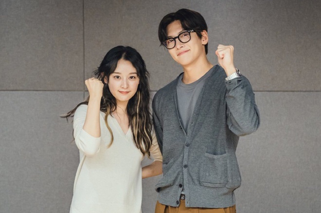 T&igrave;m ra couple nhan sắc ho&agrave;n hảo nhất Kbiz: Ji Chang Wook v&agrave; nữ thần Hậu Duệ Mặt Trời s&oacute;ng đ&ocirc;i, visual đ&ograve;i mạng hay g&igrave;? - Ảnh 7.