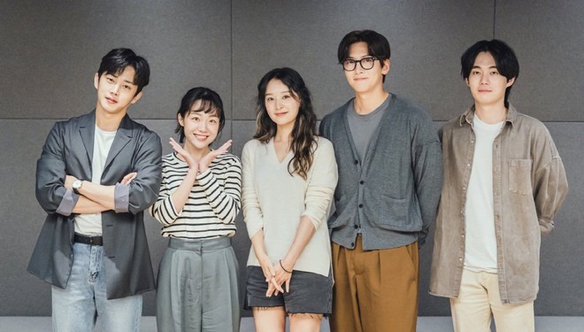 T&igrave;m ra couple nhan sắc ho&agrave;n hảo nhất Kbiz: Ji Chang Wook v&agrave; nữ thần Hậu Duệ Mặt Trời s&oacute;ng đ&ocirc;i, visual đ&ograve;i mạng hay g&igrave;? - Ảnh 5.
