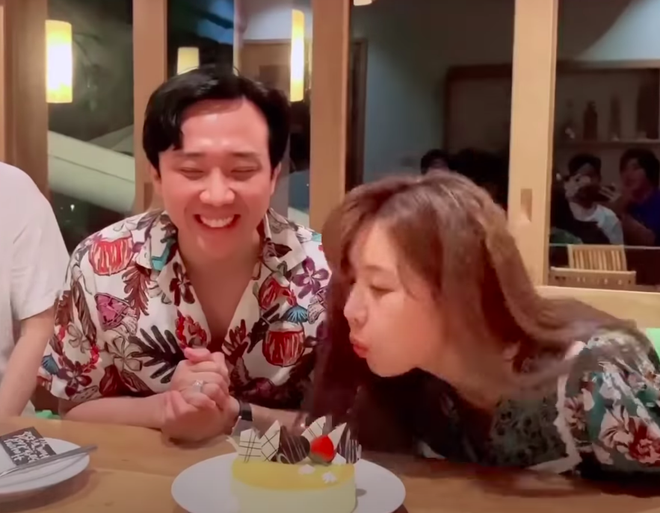 Gớt nước mắt với bánh sinh nhật bạc triệu của Jun Phạm và Quang Trung  tặng