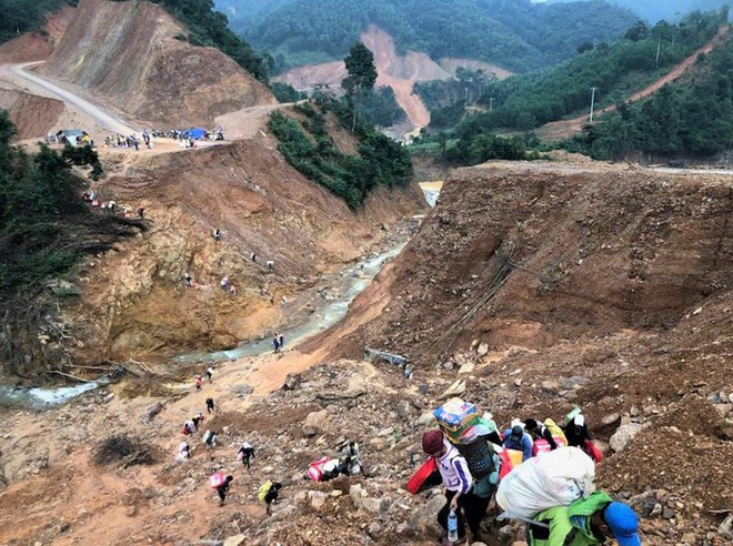 Quảng Trị: Núi phát ra nhiều tiếng nổ lớn, người dân hoang mang - Ảnh 1.