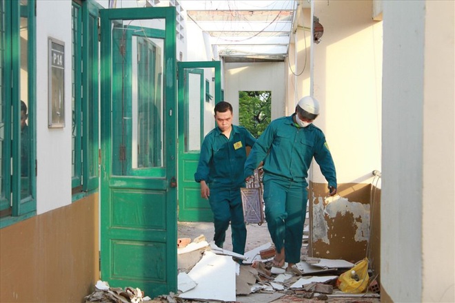 TP.HCM: Chuyển to&agrave;n bộ HS một trường THPT sang nơi kh&aacute;c học sau sự cố gi&ocirc;ng lốc - Ảnh 2.