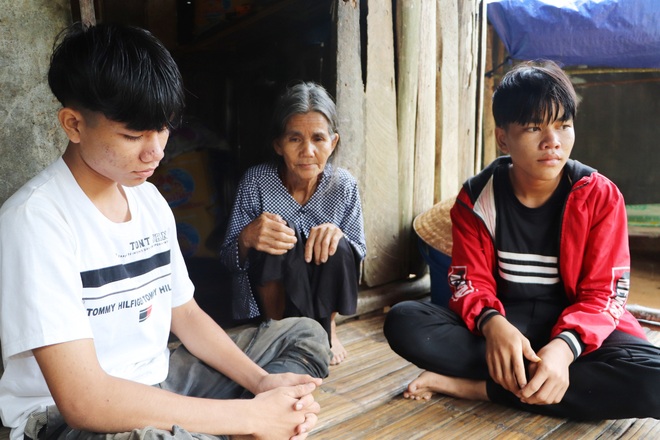 Bố mẹ mất khi đi làm thuê, 2 anh em sống lay lắt bên bà ngoại già yếu: Có bữa nhà hết gạo, con phải nhịn đói đi học - Ảnh 9.