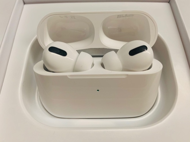 Vũ trụ AirPods fake: Vén màn bí mật những chiếc tai nghe được làm nhái tinh vi đến mức CEO Apple cũng không phân biệt được - Ảnh 1.