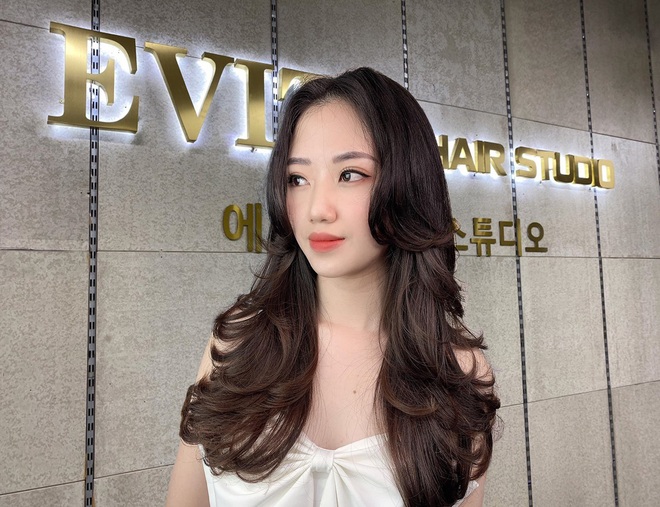 5 salon làm tóc xoăn siêu đẹp ở Hà Nội và Sài Gòn chị em nên ghé để &quot;lột xác&quot; đông này - Ảnh 7.