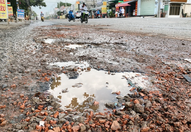 Gần 2,5km đường ở Sài Gòn giá hơn 800 tỷ nhưng làm 5 năm chưa xong: Người dân than trời vì ổ gà, bụi và nước ngập - Ảnh 10.