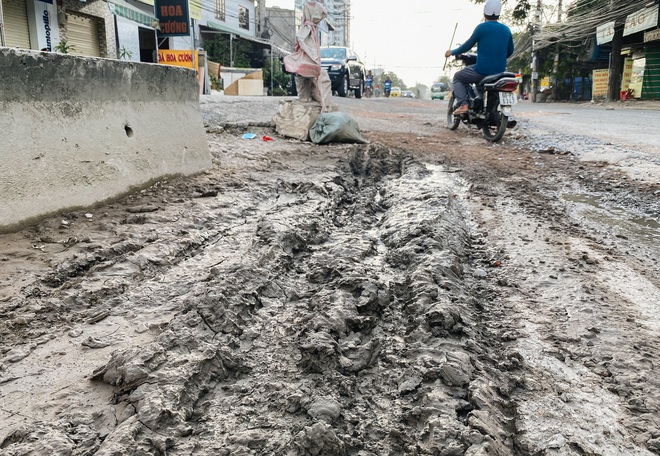 Gần 2,5km đường ở Sài Gòn giá hơn 800 tỷ nhưng làm 5 năm chưa xong: Người dân than trời vì ổ gà, bụi và nước ngập - Ảnh 13.