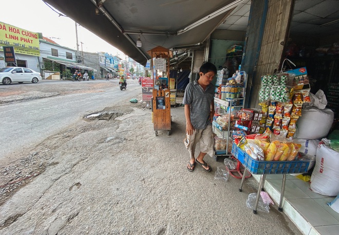 Gần 2,5km đường ở Sài Gòn giá hơn 800 tỷ nhưng làm 5 năm chưa xong: Người dân than trời vì ổ gà, bụi và nước ngập - Ảnh 11.