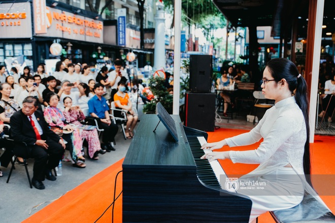 Đường sách TP.HCM chật kín bạn trẻ trong ngày diễn ra sự kiện Quảng bá Văn hóa Hòa bình 2020 - Ảnh 5.