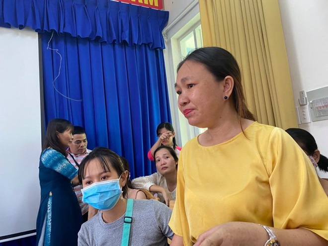 Phụ huynh bật kh&oacute;c khi chứng kiến bữa ăn b&aacute;n tr&uacute;: L&atilde;nh đạo UBND Quận 9 l&ecirc;n tiếng - Ảnh 1.