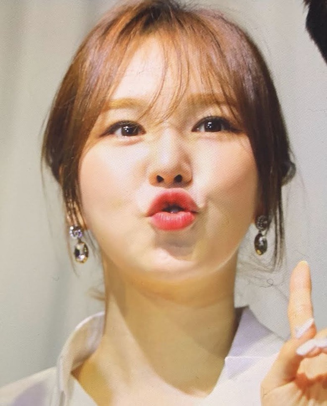 Wendy (Red Velvet) lần đầu lộ diện trong đ&aacute;m cưới bạn th&acirc;n sau tai nạn chấn động, nhan sắc thăng hạng g&acirc;y bất ngờ - Ảnh 3.