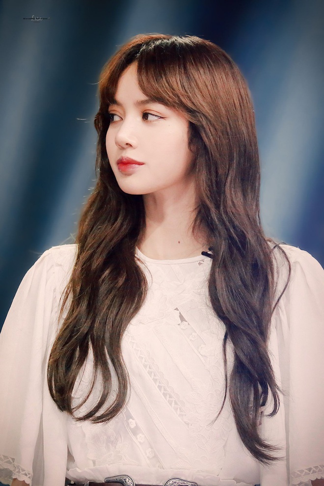 Chuyên gia lý giải vì sao tóc mái của Lisa (BLACKPINK) lại đáng giá trăm tỷ, hoá ra không phải vì vầng trán “sân bay”?