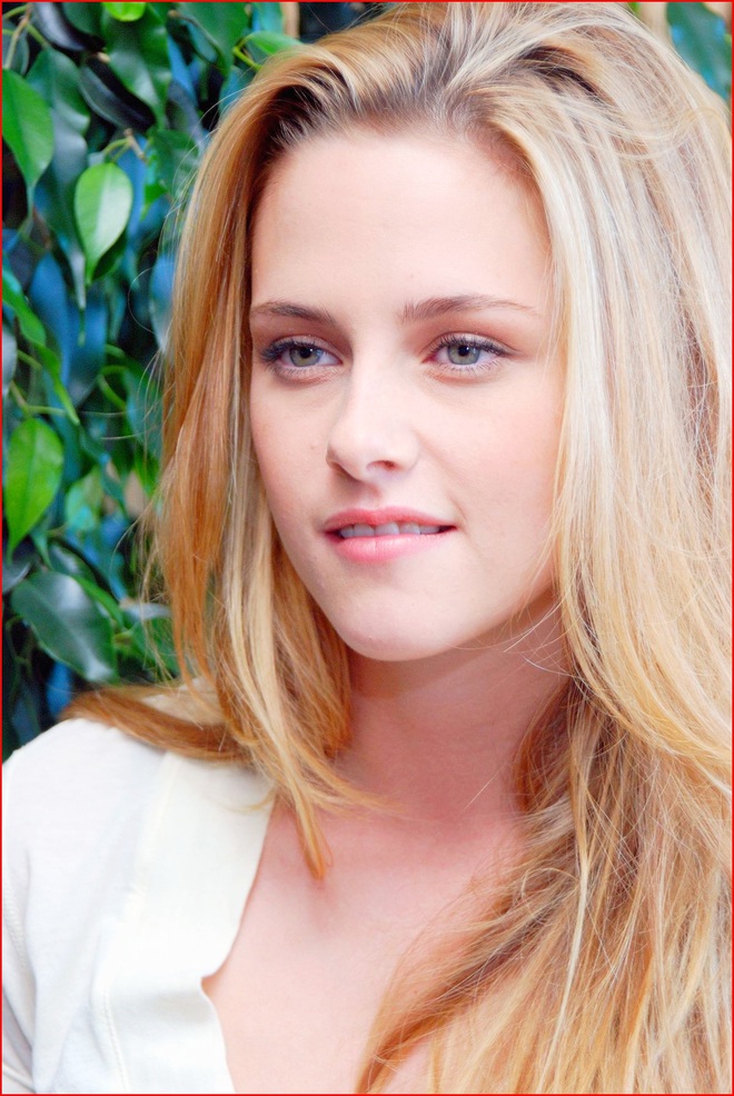 Hundreds of thousands of people are crazy about a series of photos of Kristen Stewart when she had her real hair color, netizens wonder: If she's so beautiful, why would she change?  - Photo 7.