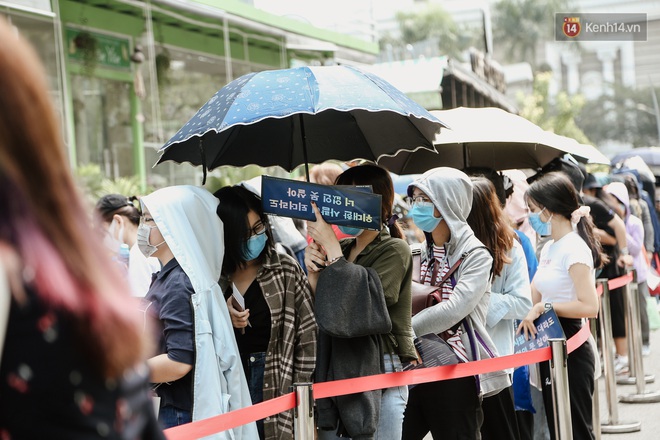 Giới trẻ Sài Gòn đeo khẩu trang kín mít đi xem concert WINNER giữa dịch bệnh do virus corona - Ảnh 8.