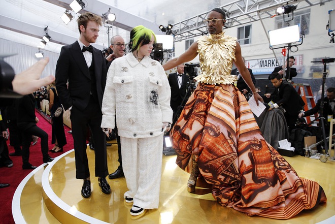 Nhân vật hot nhất Oscar 2020 gọi tên thánh chặt chém Billy Porter: Thế nào mà khiến Billie Eilish phải trố mắt nhìn? - Ảnh 2.