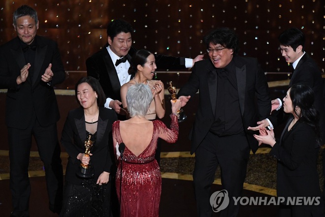 Tổng thống Moon Jae In: Parasite lay động trái tim khán giả toàn thế giới với câu chuyện đậm chất Hàn Quốc - Ảnh 2.