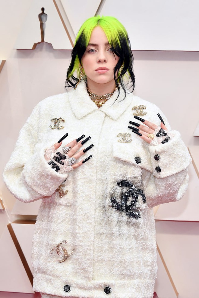 Bất ngờ lý do sau việc thiên tài Grammy Billie Eilish toàn mặc đồ siêu rộng, tưởng đơn giản nhưng lại rất đáng suy ngẫm - Ảnh 1.