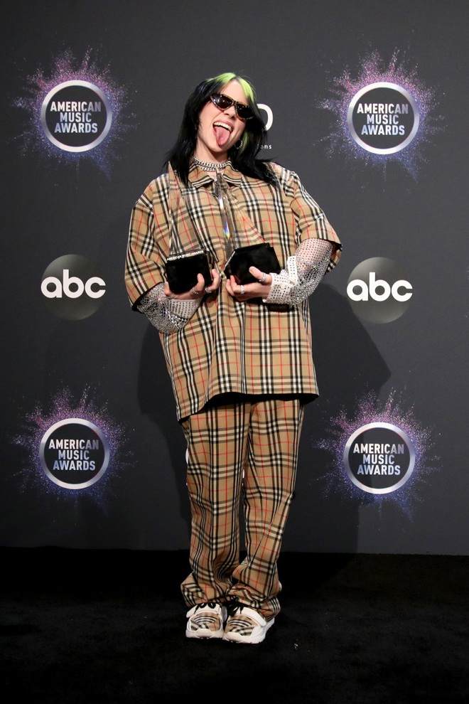 Bất ngờ lý do sau việc thiên tài Grammy Billie Eilish toàn mặc đồ siêu rộng, tưởng đơn giản nhưng lại rất đáng suy ngẫm - Ảnh 3.