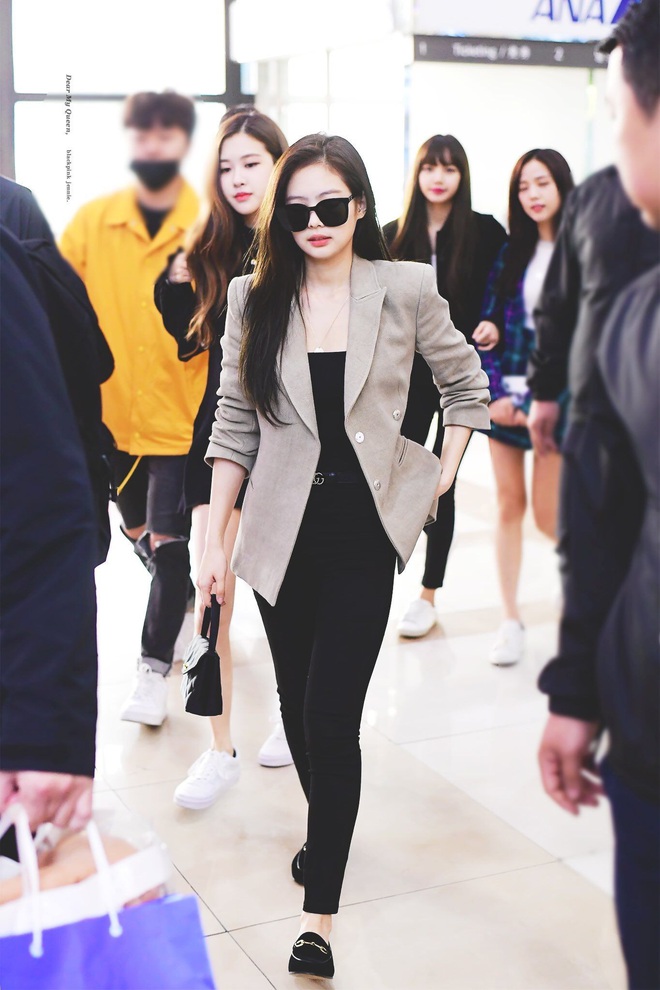 Seeing Black Pink's airport style, don't forget to pin trendy super recipes to "change blood"  style - Photo 2.